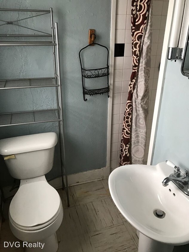 Building Photo - 817 Park Ave