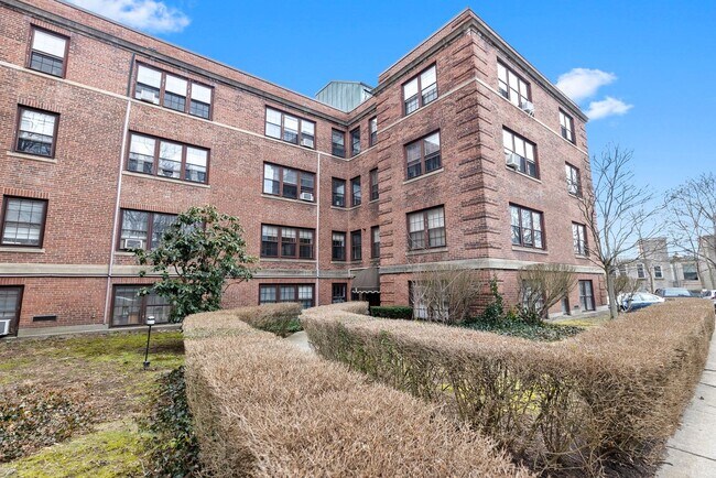 Foto del edificio - 1BR 1Bth unit. Heat/Hot Water included. Great location!