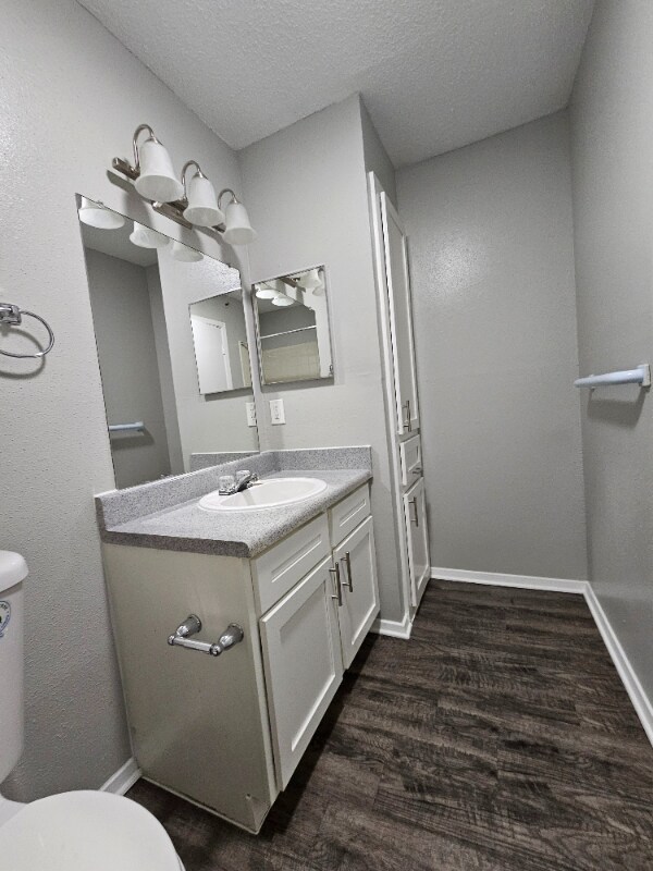 Foto del edificio - 3501 Renzel Blvd
