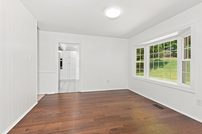 Building Photo - 12823 Holiday Ln