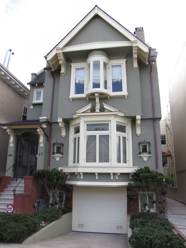 Primary Photo - 44 Palm Ave