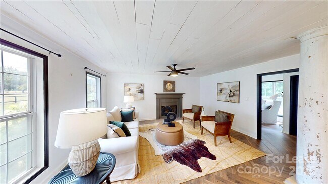 Foto del edificio - 5229 Mt Holly-Huntersville Rd