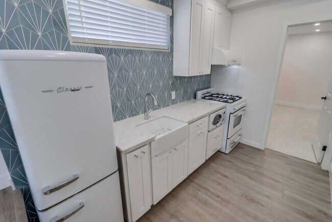 Foto del edificio - 8770 Washington Ave - A