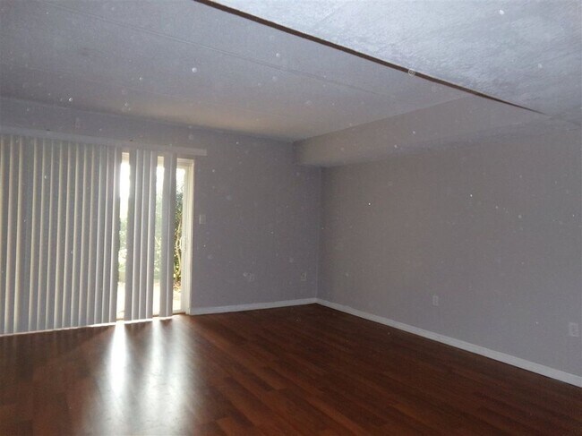 Foto del edificio - 2731 Blairstone Ct