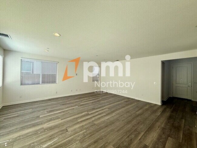 Building Photo - 707 Carnation Dr