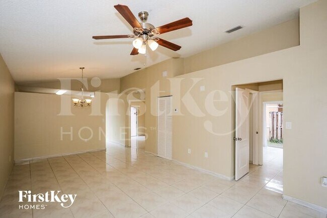 Foto del edificio - 7990 NW 197th St