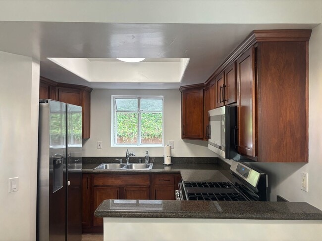 Building Photo - Updated one bedroom ia ready for its new r...