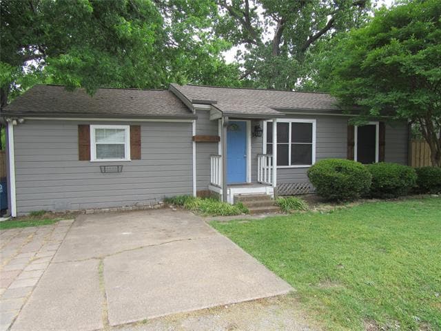 Building Photo - 502 Oak St