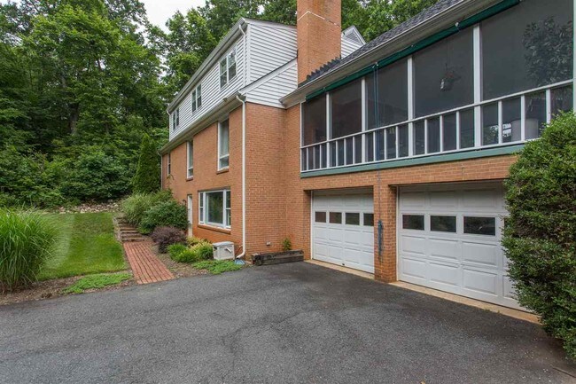 Foto del edificio - 5849 Buffalo River Rd