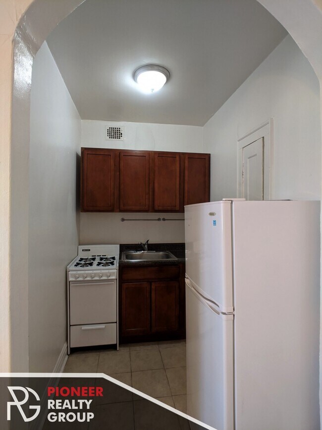 Foto del edificio - 4831 N Damen Ave