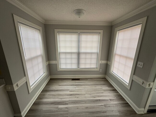 Foto del edificio - 3 Bedroom House - COMING SOON