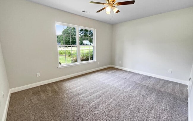 Building Photo - 5144 Sedgefield Dr