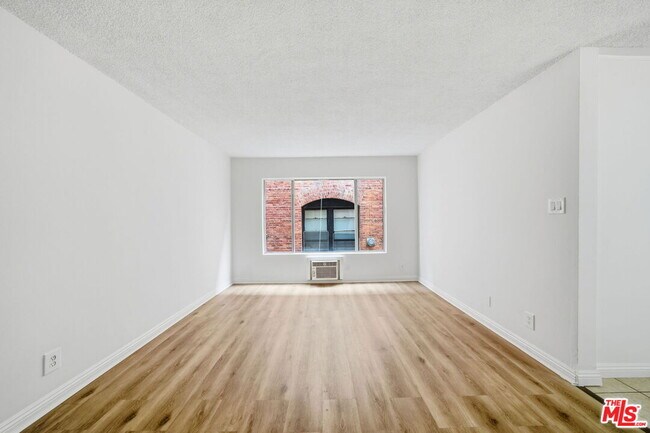 Foto del edificio - 4100 W 1st St