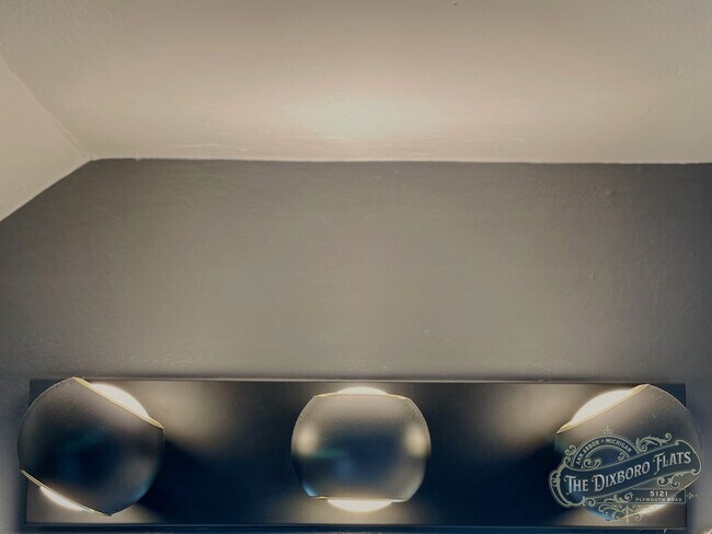 Foto del edificio - 5121 Plymouth Road