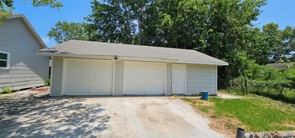 Building Photo - 215 San Jacinto St