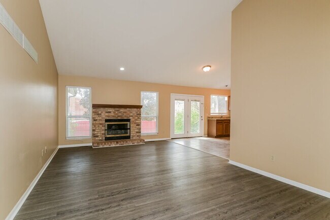 Building Photo - 2819 Chapel View Dr