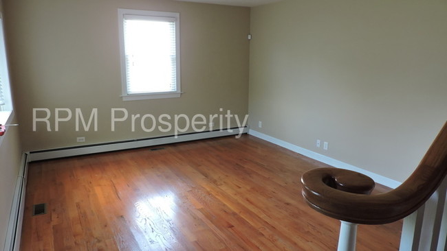 Building Photo - 4557 Grandview Ave