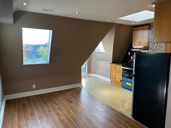 Photo du bâtiment - Beaconsfield Village - 2 Bedroom Unit