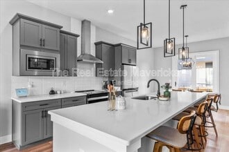 Building Photo - 821 Burnside Pl