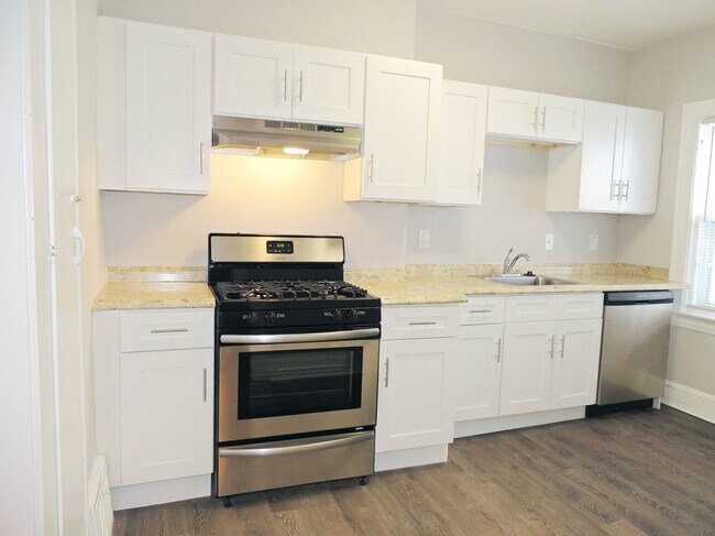 Building Photo - Beautiful 4 Bed - 1 Bath Bungalow for Rent in Cleveland Heights!