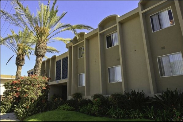 800 Meyer Lane Apartments Redondo Beach Ca Apartments Com