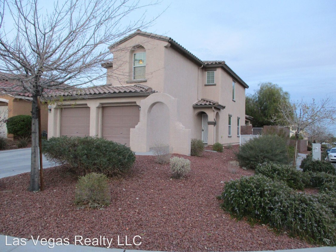 Primary Photo - 4 br, 2.5 bath House - 2444 CHAMPAGNE ISLE ST