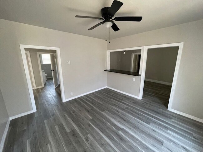 Foto del edificio - 811 W 15th St
