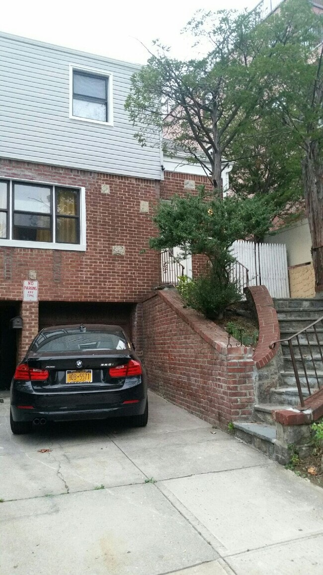 Building Photo - 87-22 Avon St
