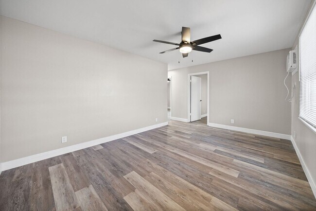 Foto del edificio - 135 Tandy Dr