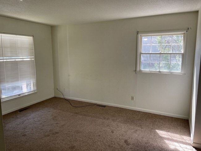 Building Photo - 3 bed 1 bath house