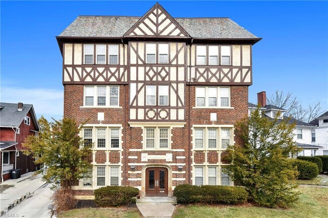 Foto del edificio - 12206 Clifton Blvd