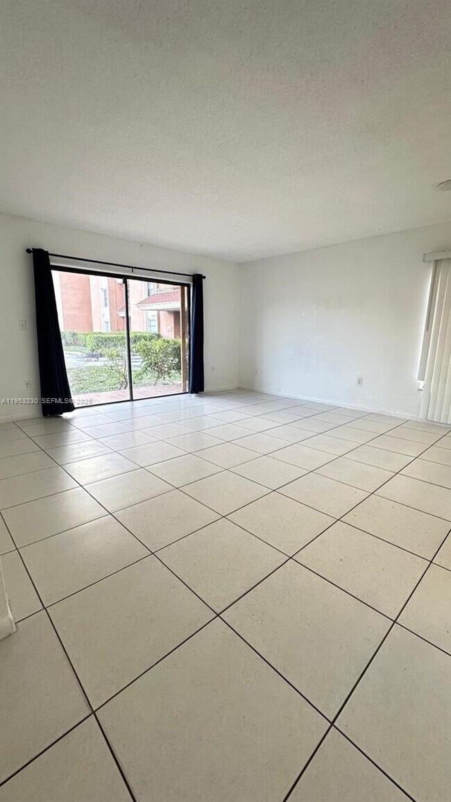 Foto del edificio - 17650 NW 68th Ave