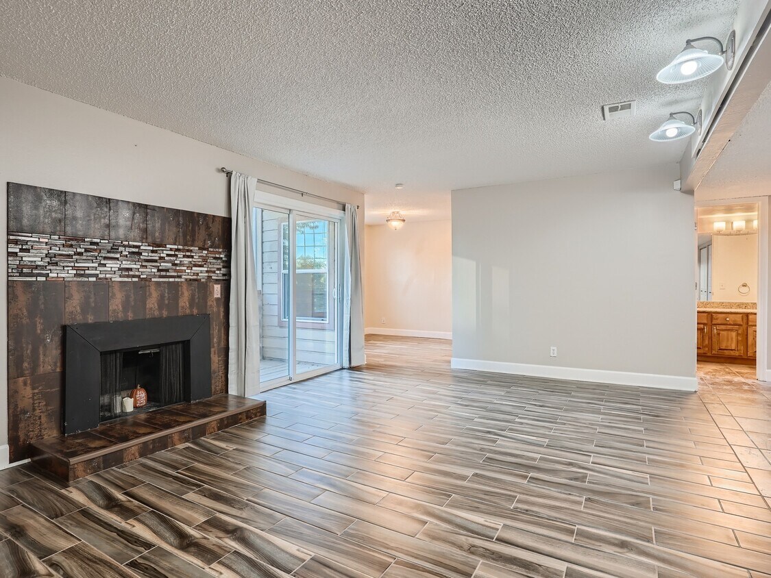 Foto principal - 7665 E Eastman Ave