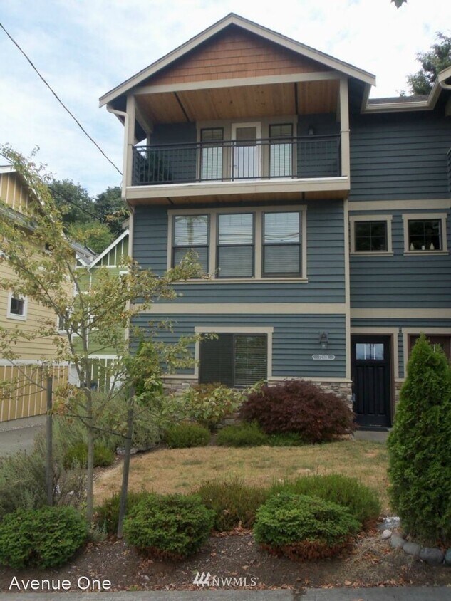 Primary Photo - 3 br, 2.5 bath House - 7210 Unit A Califor...