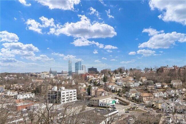 Building Photo - 400 High Point Dr