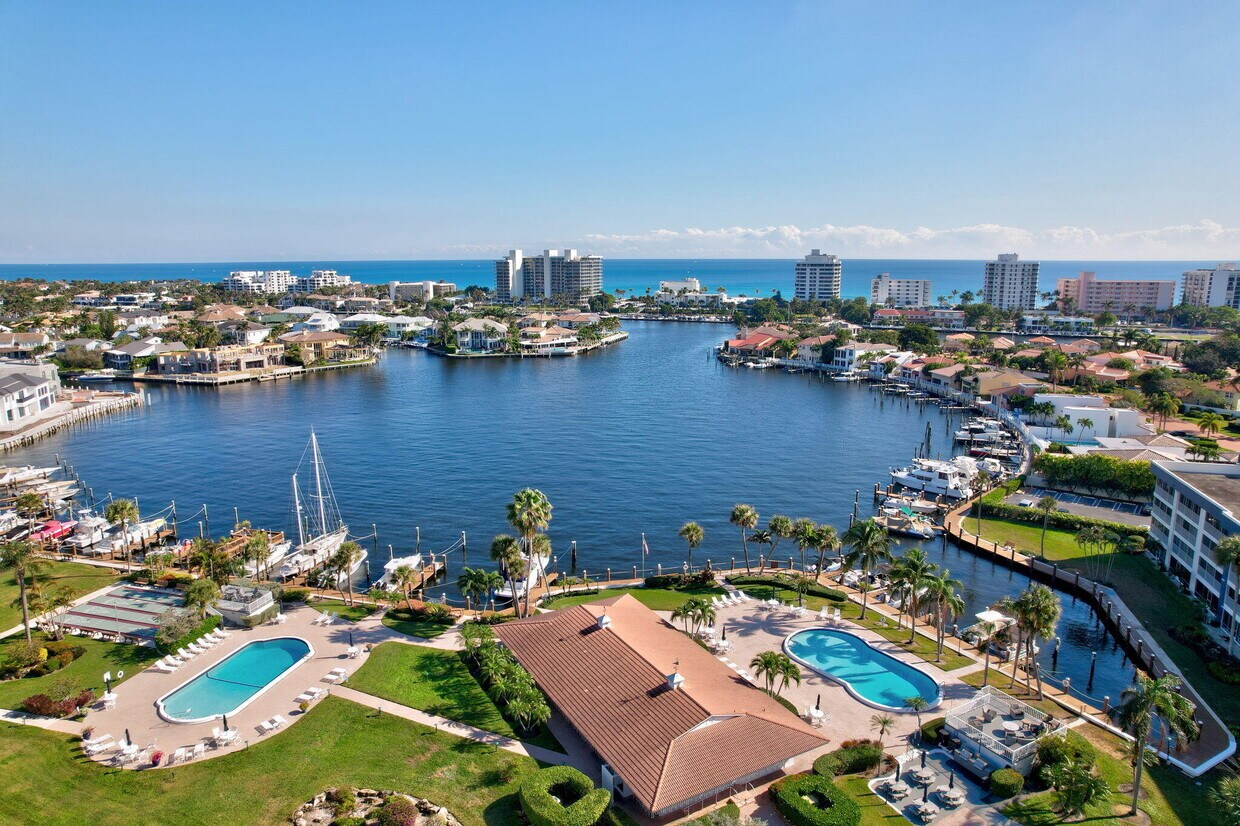 Foto principal - 100 Pelican Pointe Dr