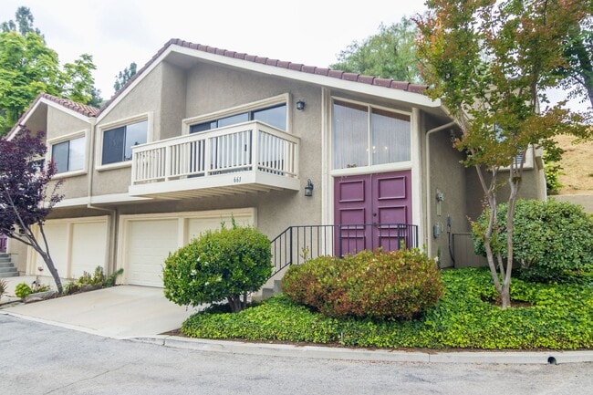 Building Photo - Beautiful two-bedroom, two-bath home in Oa...