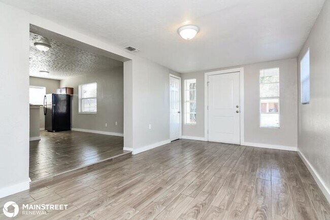 Building Photo - 5204 80th St S, Tampa, FL 33619