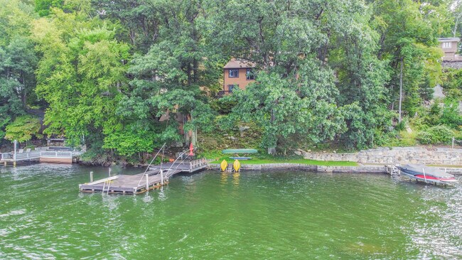 Foto del edificio - 34-40 Forty Acre Mountain Rd