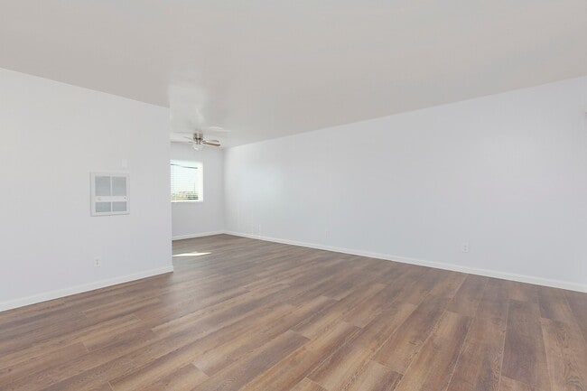 Foto del edificio - 251-255 Ebony Ave