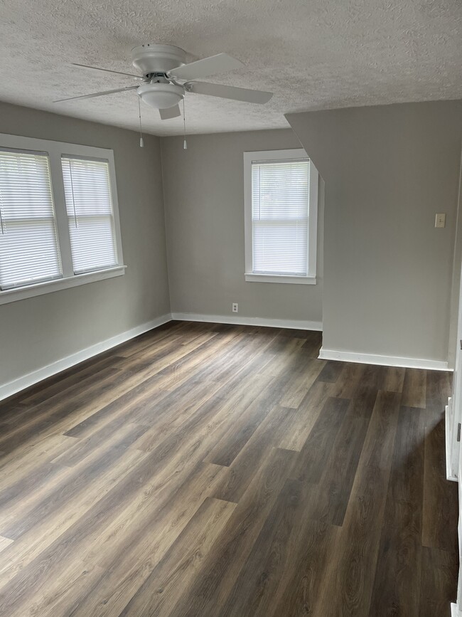 Spacious Living Room - 116 S 1st St