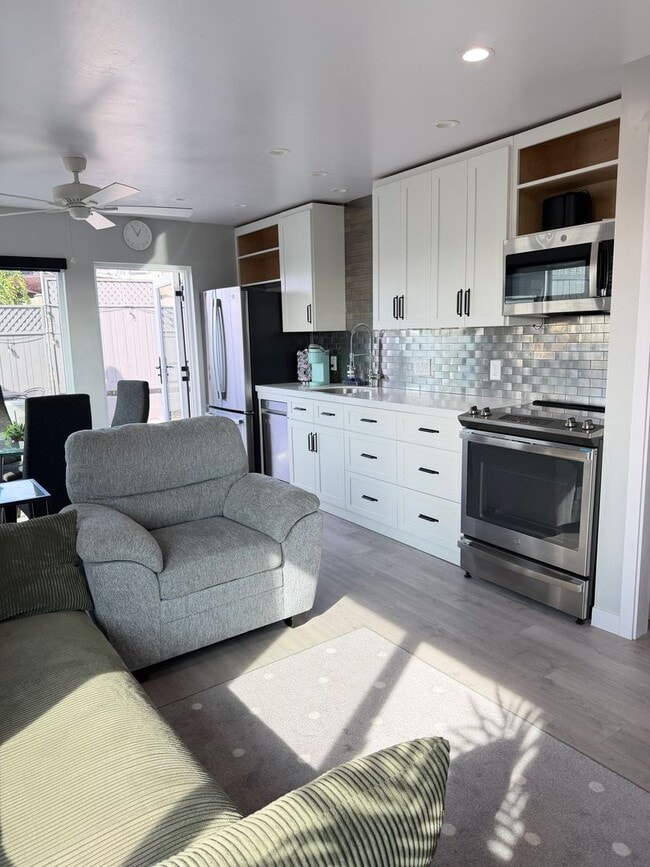 Building Photo - 1930 Abbe St