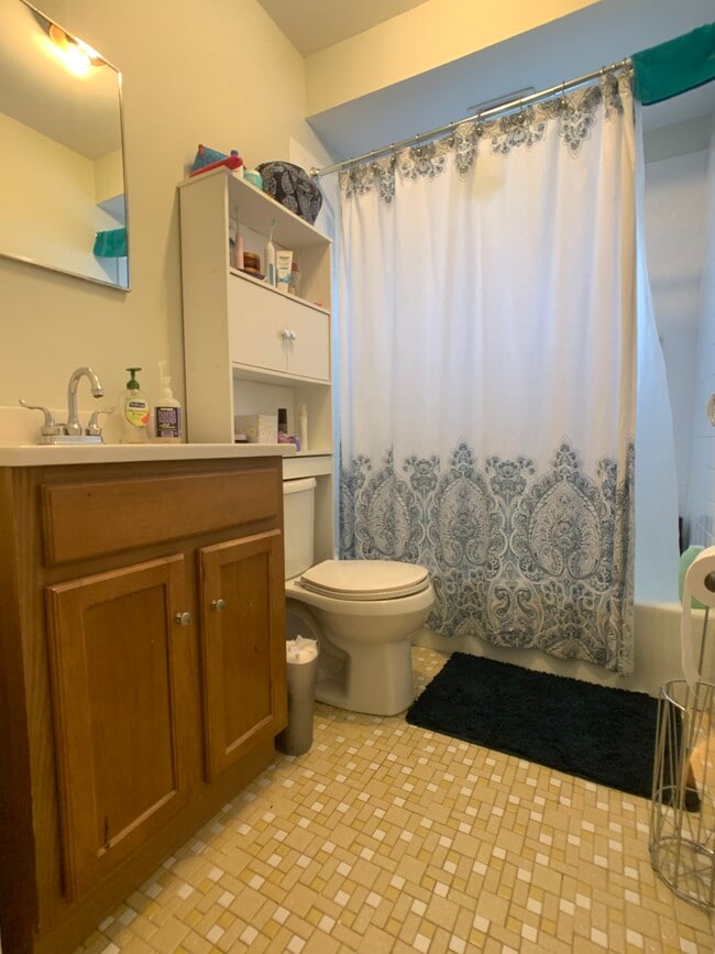 Building Photo - 204 Chiswick Rd