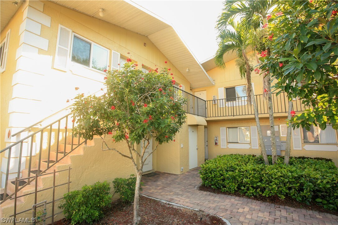 8061 Country Rd Unit 203, Fort Myers, FL 33919 Condo for Rent in Fort