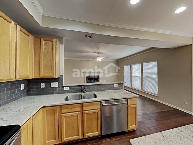 Foto del edificio - 12302 Falconer Pl