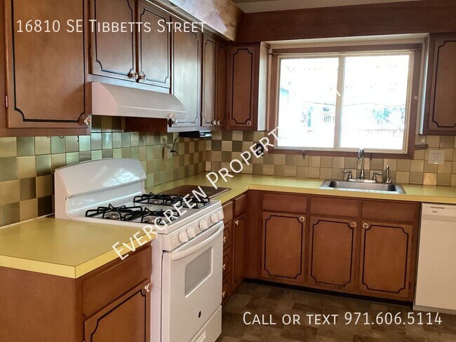 Building Photo - 4BR/2.5BA SPACIOUS! FULLY FENCED! ATTACHED...