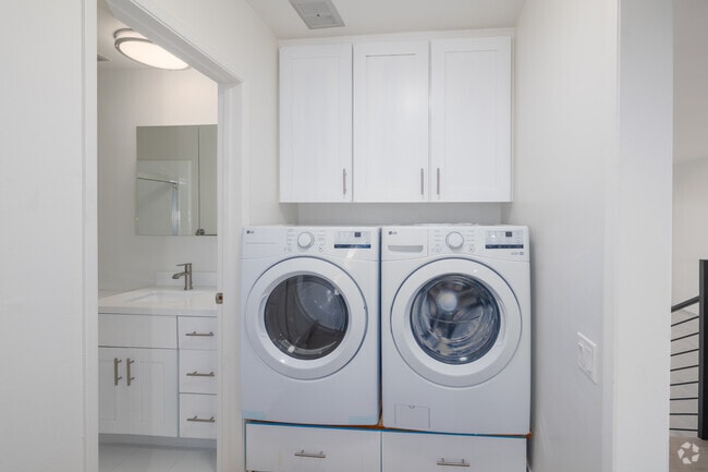 2BR, 2BA - 1,250SF - Laundry - Malibu Coastline Apartments