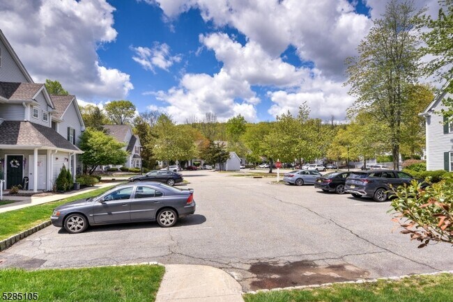 Foto del edificio - 5803 Tudor Dr