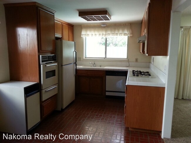 Building Photo - 5 br, 2 bath House - 918 E Mardell Ave