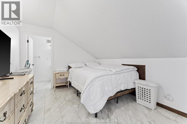 Building Photo - 1467 Guildwood Crescent